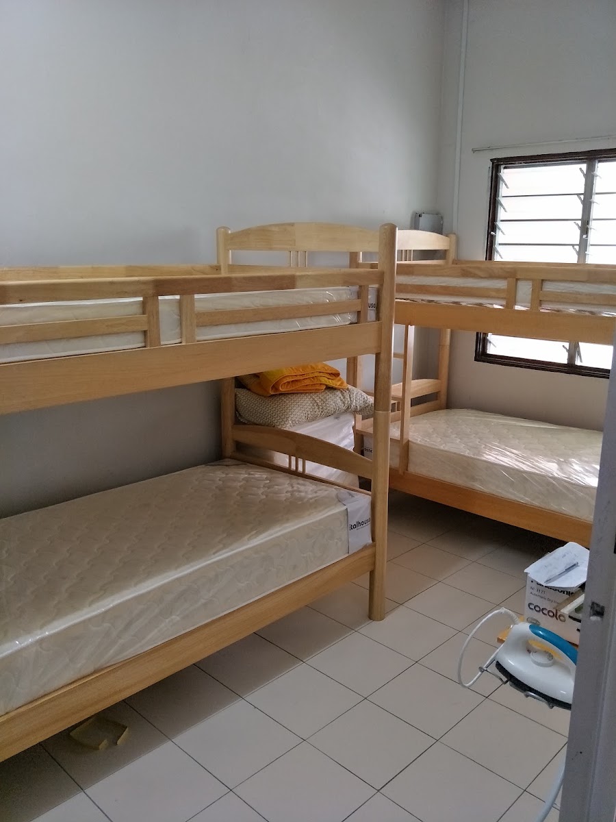 Katil dua tingkat dengan tilam baru, bilik sewa Senai