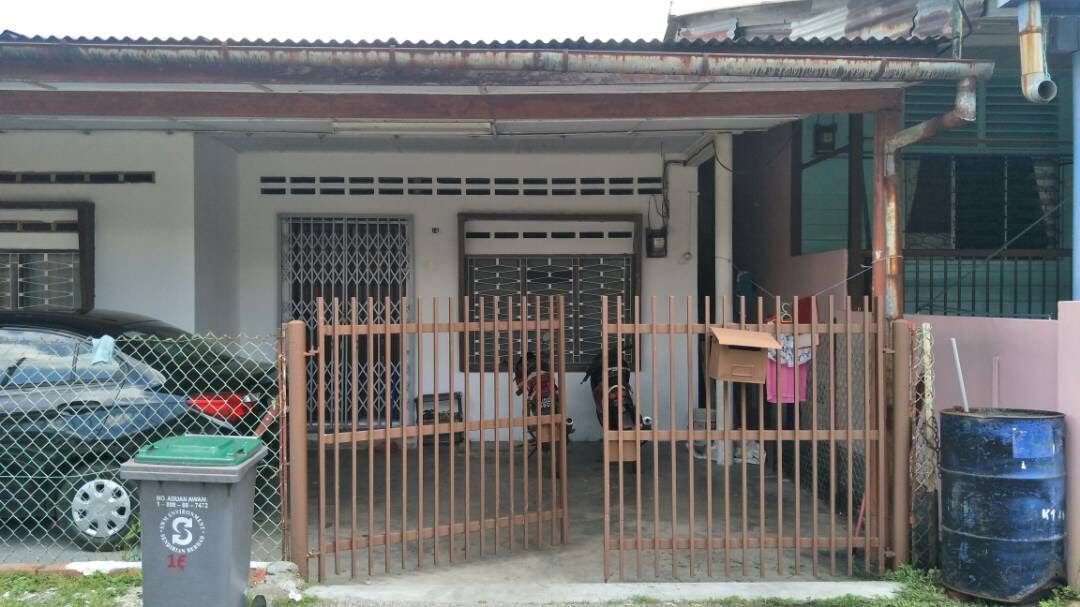 Fasad rumah sewa House 16, Senai