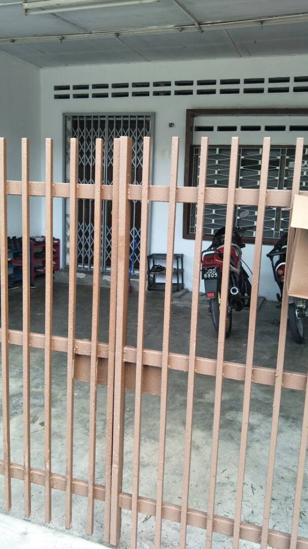 Terrace house with quality wooden doors — House 16, bilik sewa pekerja di Lorong Jaya, Senai, Senai