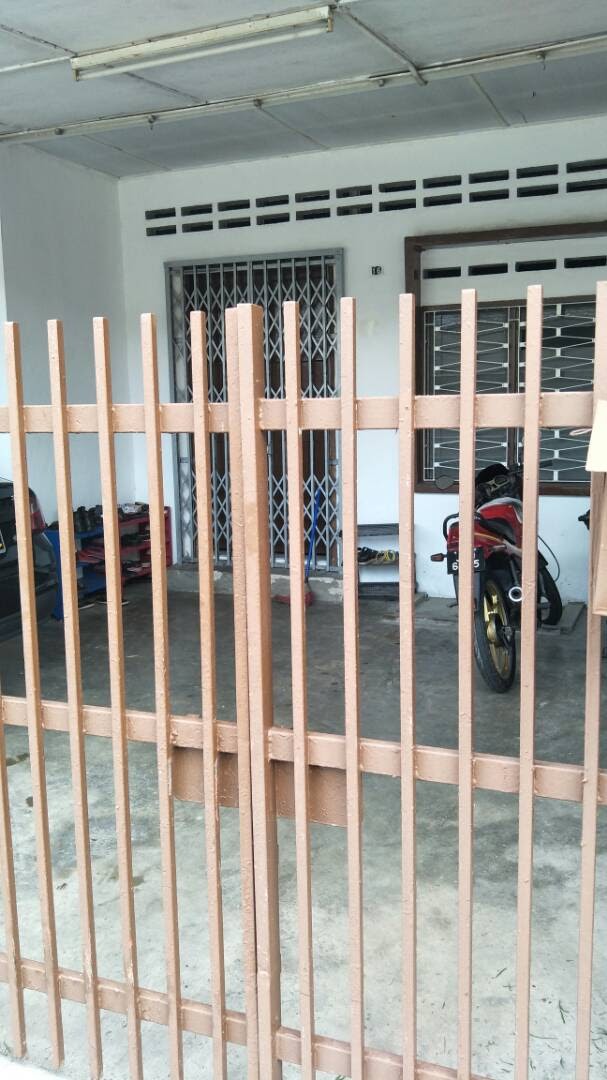 House garage with motorcycles — House 16, bilik sewa pekerja di Lorong Jaya, Senai, Senai