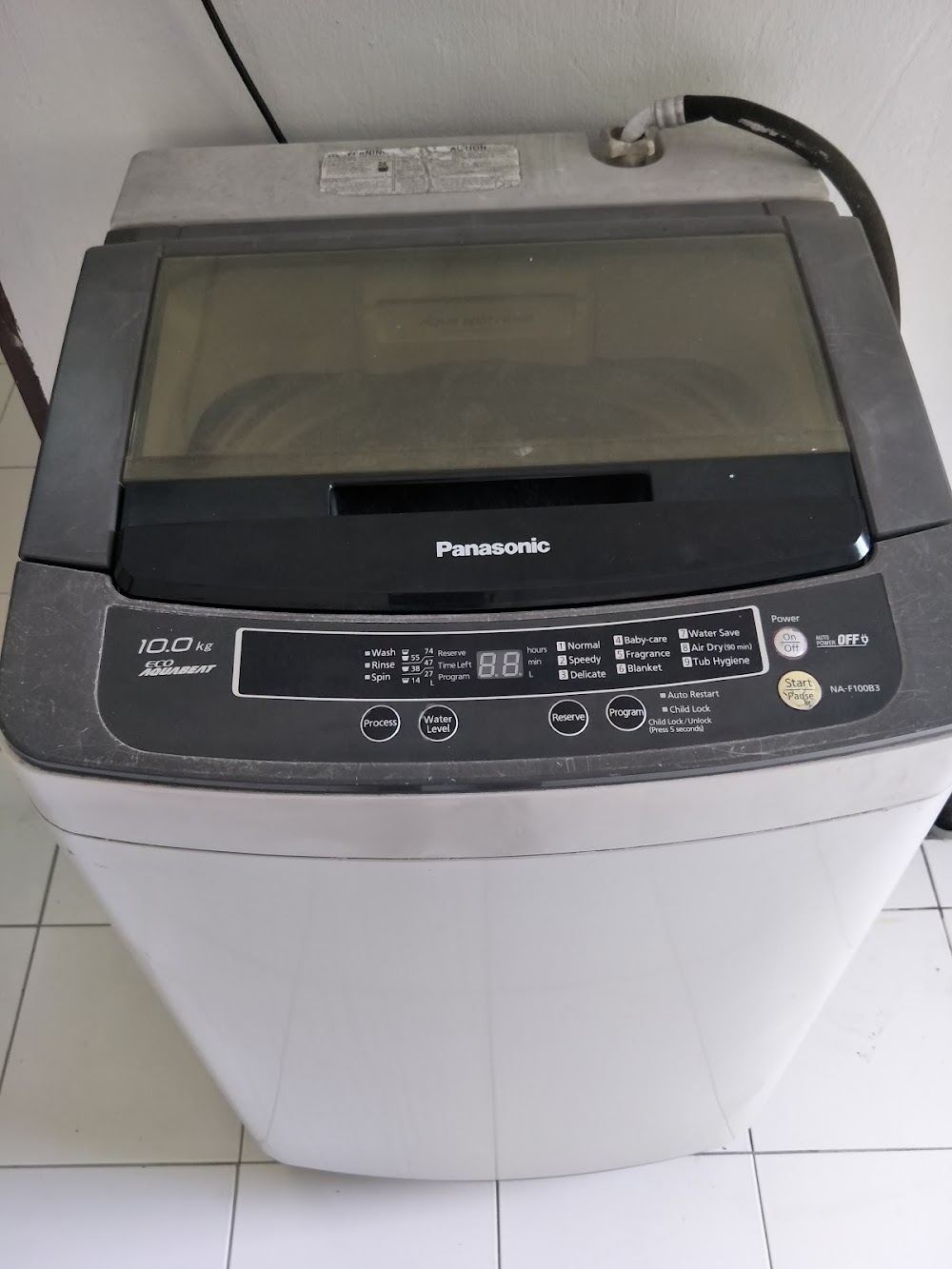 Sharp microwave oven in the kitchen — House 175, bilik sewa pekerja di Taman Senai Baru, Senai