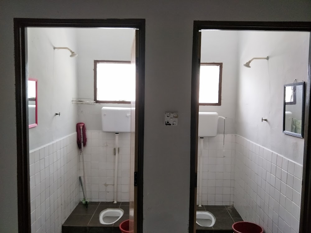 Clean and bright toilet — House 175, bilik sewa pekerja di Taman Senai Baru, Senai