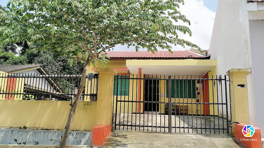 House exterior with gate — House 175, bilik sewa pekerja di Taman Senai Baru, Senai